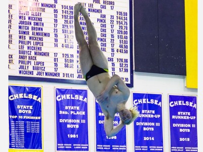 Chelsea Swim and Dive Splits Pair at Home